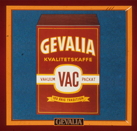 1914 registrerades namnet Gevalia, men det var först på 1920-talet som namnet verkligen etablerades: då fanns det tryckt på de röda, färdigpackade kaffepaketen man började sälja. 